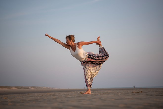 Hatha-Yoga-a-Uccle-yoga-energetique-souplesse-respiration-concentration.jpg